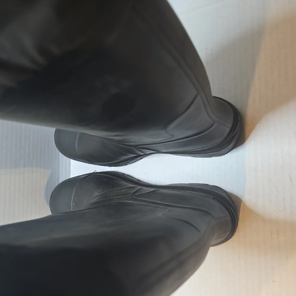 Sturdy‎ Black Sole Boots